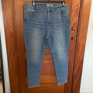 Rockstar, super skinny, high rise jeans from Old Navy. Size 18